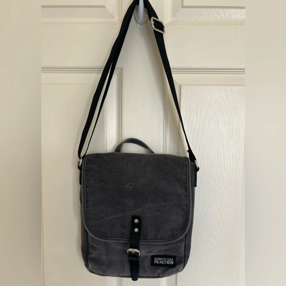 Kenneth Cole Reaction Canvas Messenger Bag Crossbody Tablet iPad Black Gray